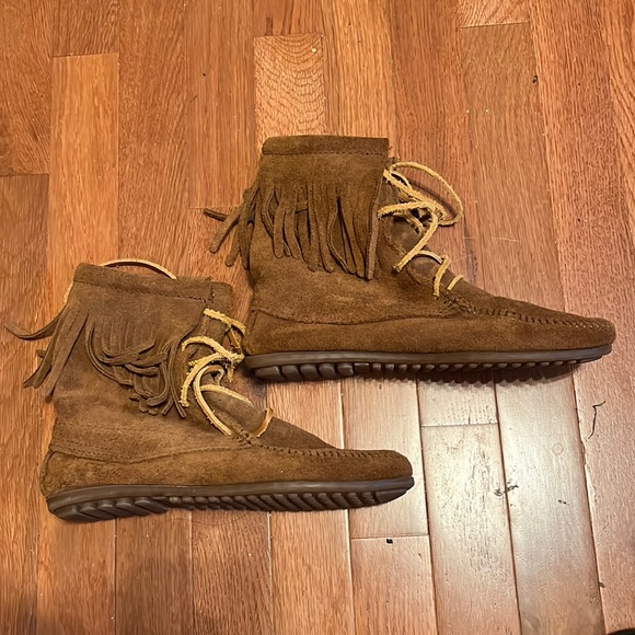 Minnetonka Lace Up Boots - Picture 1 of 3